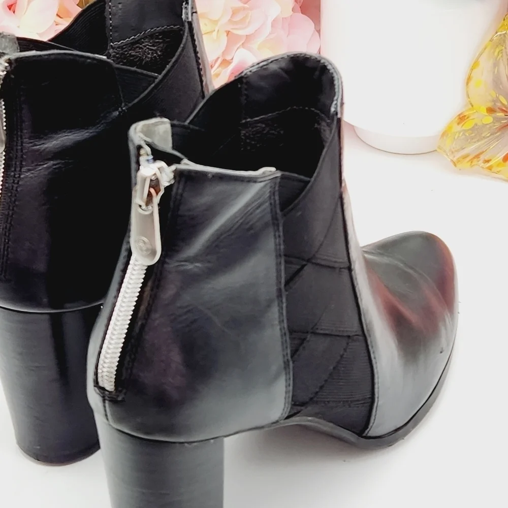 Adrienne Vittadini EUC Trinie Black Boots Women’s Size 8 Chunky Heel Booties.